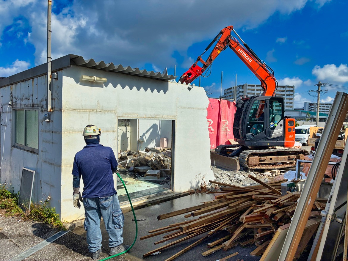 沖縄県那覇市 建物解体工事 躯体解体