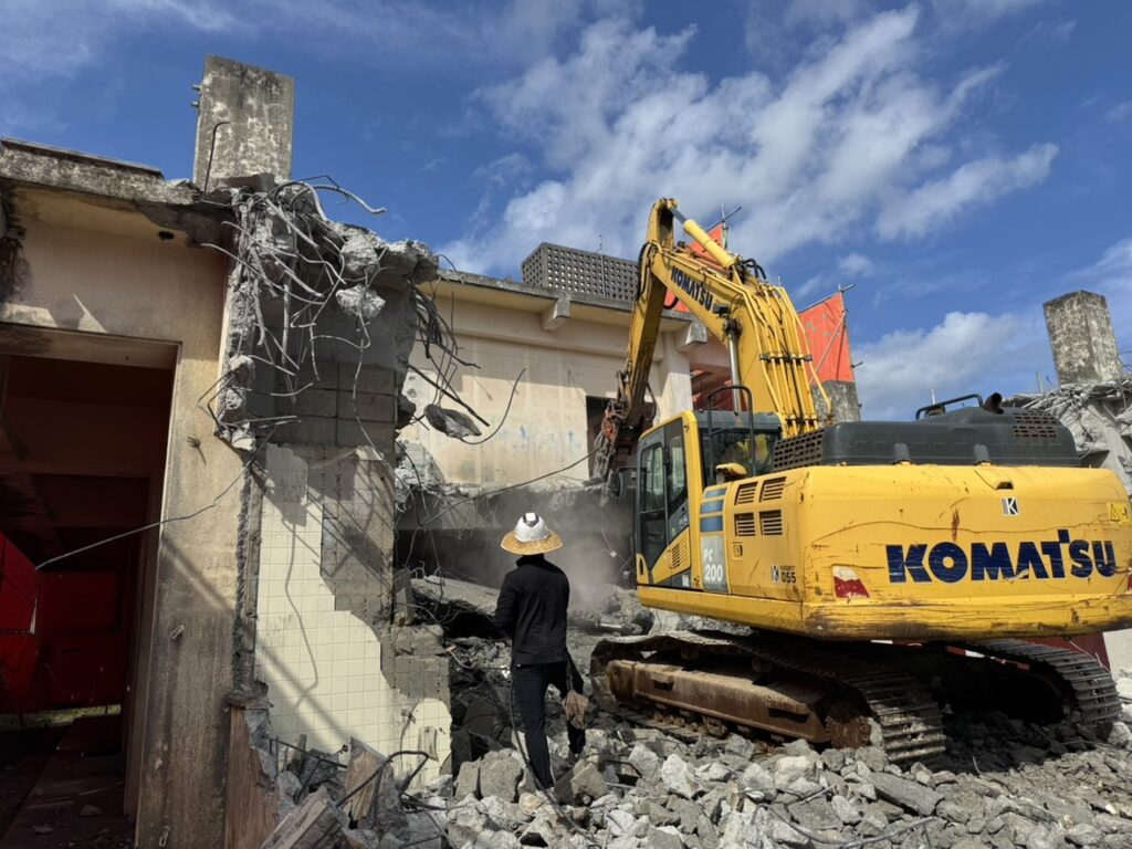 建物解体　沖縄