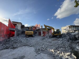 浦添市 解体工事 作業風景