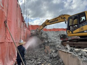 浦添市 解体工事 作業風景